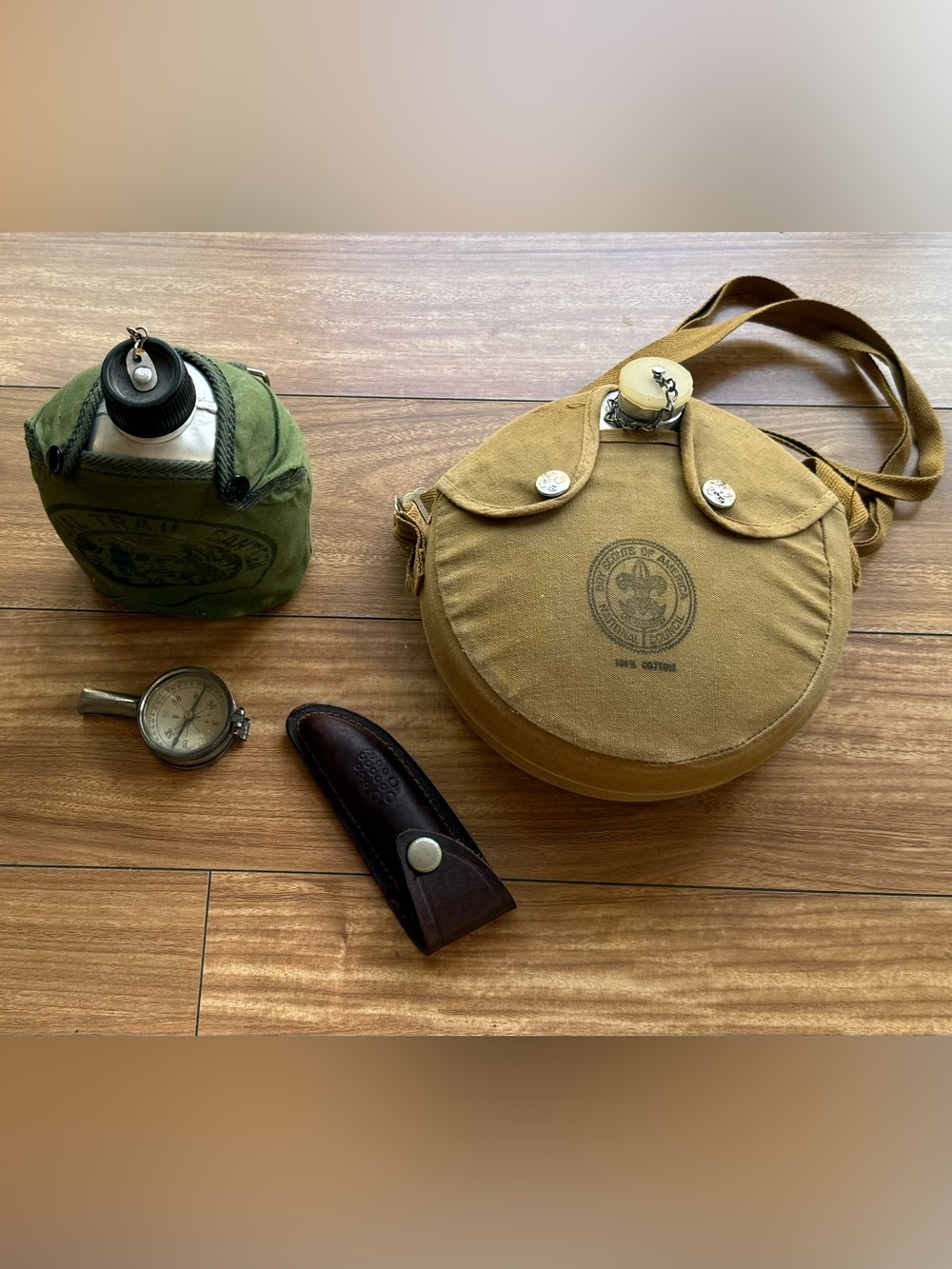 Go camping Vintage: 2 Canteens, 1 compass, 1 pocket knife with leather sheath